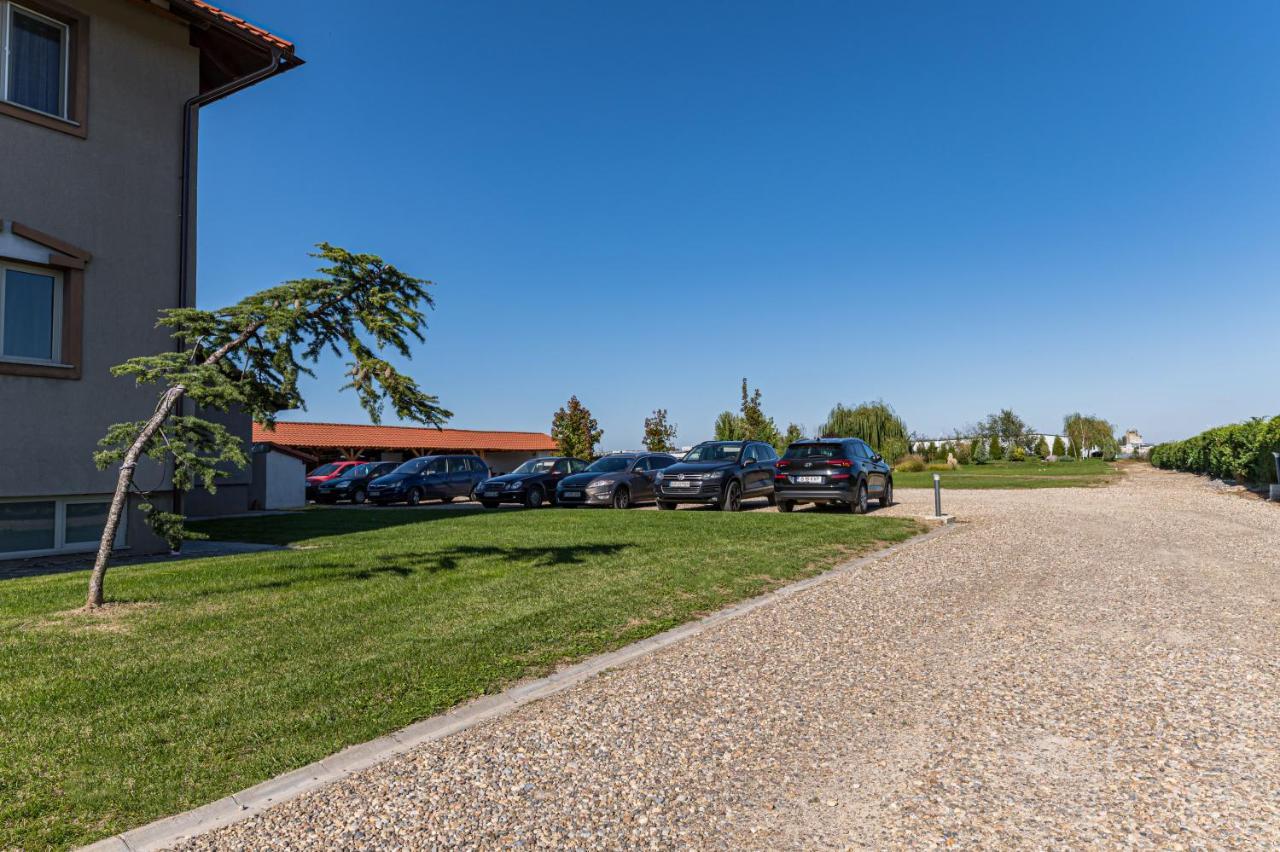 Stejarii Resort Ineu  Buitenkant foto