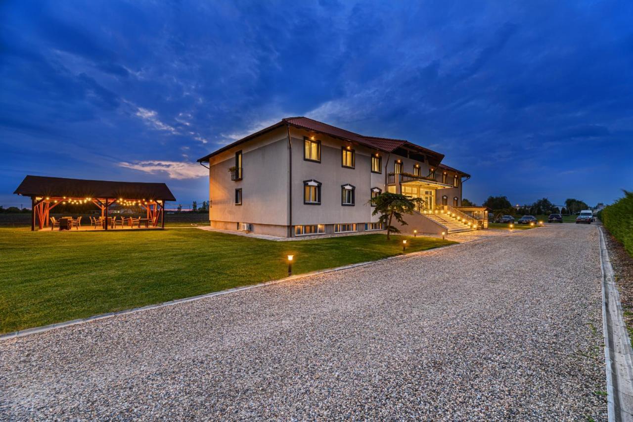 Stejarii Resort Ineu  Buitenkant foto