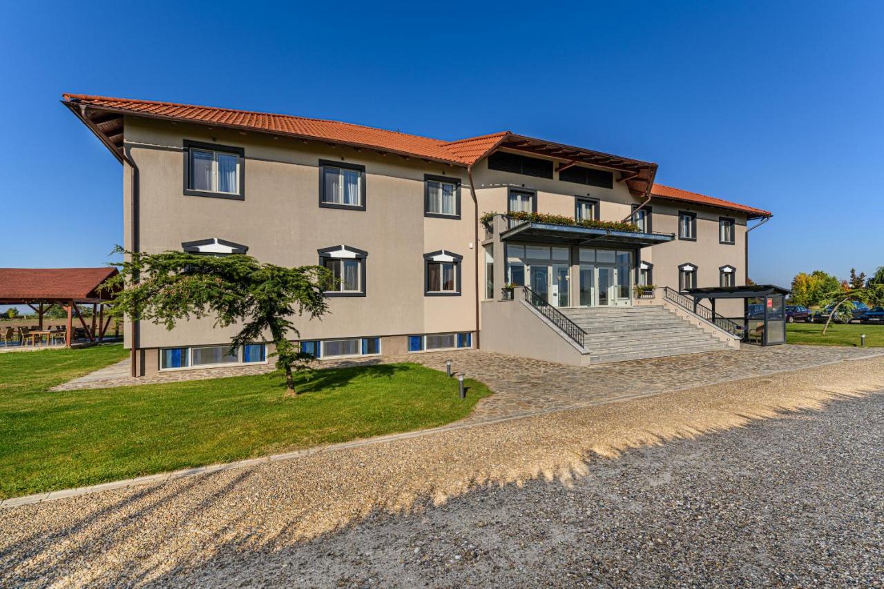 Stejarii Resort Ineu  Buitenkant foto