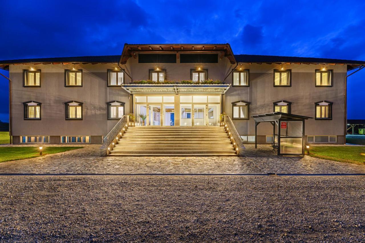 Stejarii Resort Ineu  Buitenkant foto